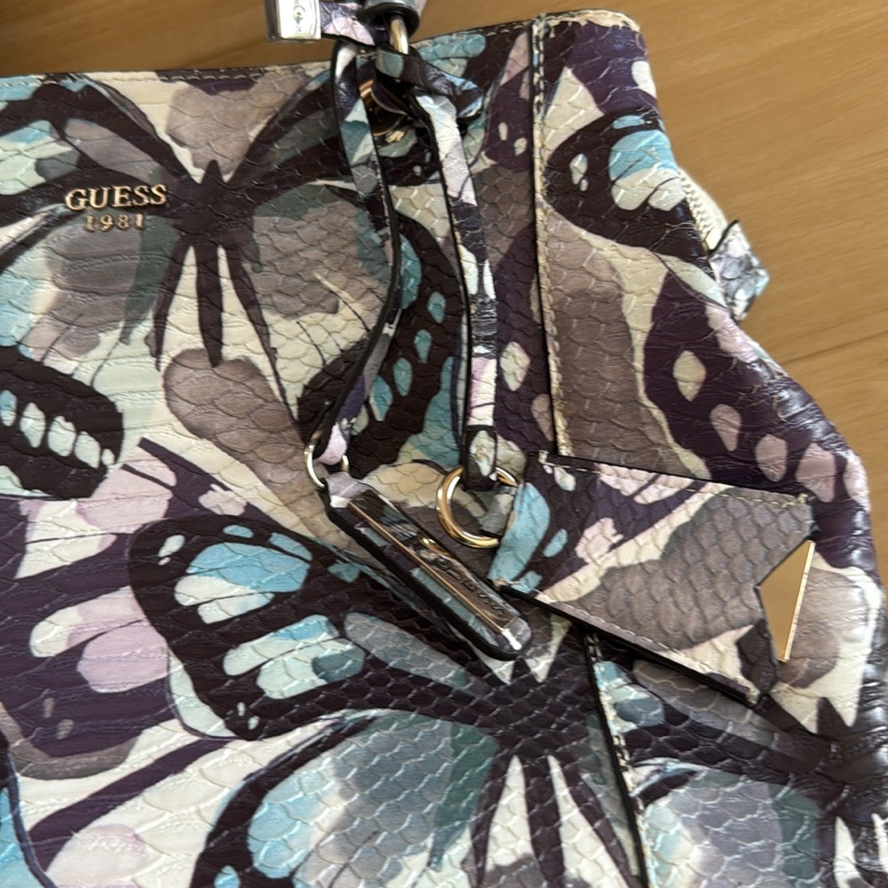 GUESS FLUTTER PASTEL COLOR BUTTERFLY LARGE PURSE BAG 2 COMPARTMENTS W/ POCKETS - Picture 4 of 16